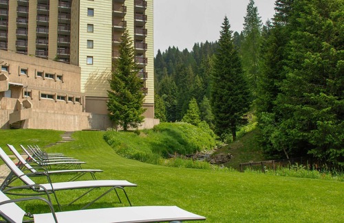 San Bernardino Apartment | Beautiful apartment with pool, WIFI, TV, balcony, pets allowed, panoramic view and parking