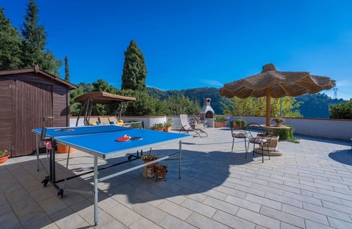 Giugnano Apartment | Beautiful apartment for 6 guests with WIFI, TV, terrace, pets allowed and panoramic view