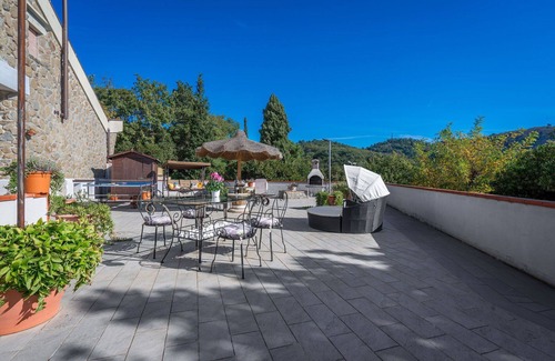 Giugnano Apartment | Beautiful apartment for 6 guests with WIFI, TV, terrace, pets allowed and panoramic view