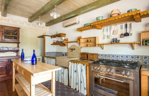 Rocca di Papa Villa | Beautiful apartment in villa for 13 people with A/C, WIFI, private pool, TV, patio and parking
