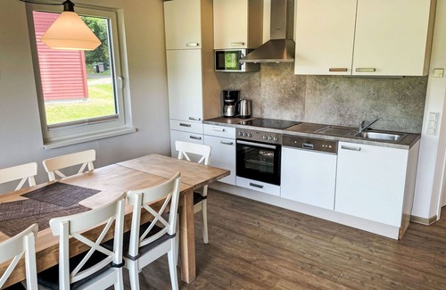 Hechthausen House | Beautiful apartment in villa for 8 guests with pool, WIFI, TV, terrace and pets allowed