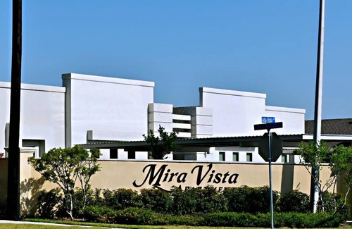 Weslaco Apartment | Beautiful Apartment 9 min to Mercedes Outlets