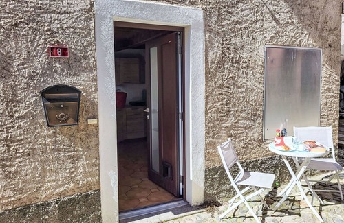 Miglieglia Apartment | Beautiful apartment for 2 people with WIFI, TV, pets allowed and parking