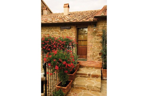 Sasso dʼOmbrone Apartment | Beautiful apartment for 2 people with A/C, pool, TV, pets allowed and parking