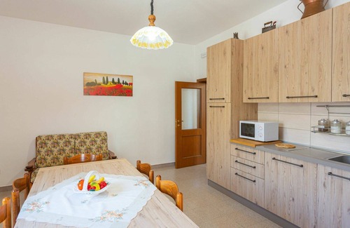 Collecorvino Apartment | Beautiful apartment for 6 guests with WIFI, A/C, private pool, TV, patio and pets allowed