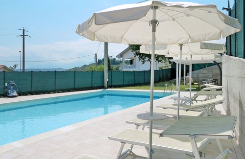 Collecorvino Apartment | Beautiful apartment for 6 guests with WIFI, A/C, private pool, TV, patio and pets allowed