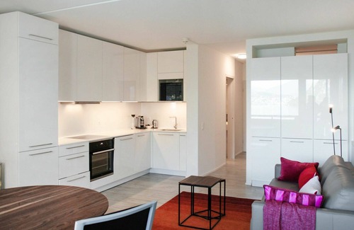 Bissone Apartment | Beautiful apartment for 4 people with A/C, WIFI, pool, TV, balcony and panoramic view