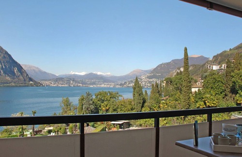 Bissone Apartment | Beautiful apartment for 4 people with A/C, WIFI, pool, TV, balcony and panoramic view