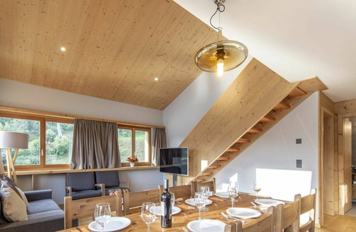 Vercorin Apartment | Beautiful apartment for 8 guests with hot tub, WIFI, TV, pets allowed and parking