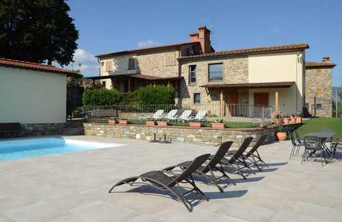 Capolona Apartment | Beautiful apartment for 6 people with WIFI, pool, TV and pets allowed, close to Arezzo
