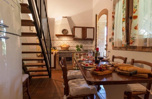 Peccioli Apartment | Beautiful apartment for 7 guests with WIFI, pool, A/C, TV, pets allowed and panoramic view