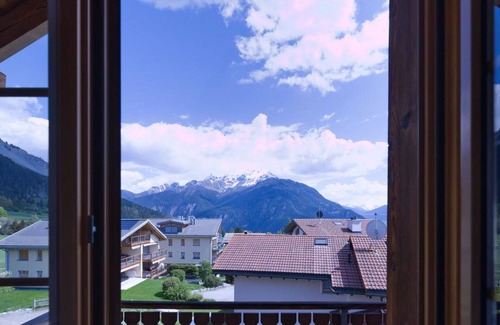 Grisons Apartment | Beautiful apartment for 10 guests with WIFI, TV, balcony and parking