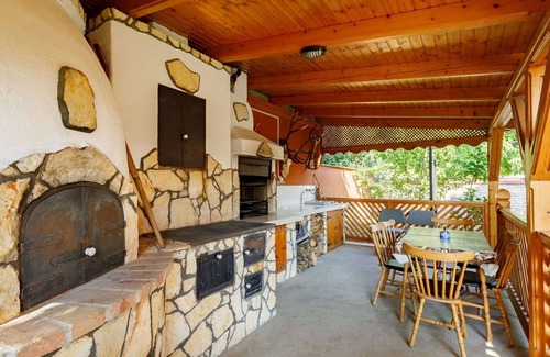 Fonyodliget Apartment | Beautiful apartment for 6 people with WIFI, A/C, TV, patio and parking