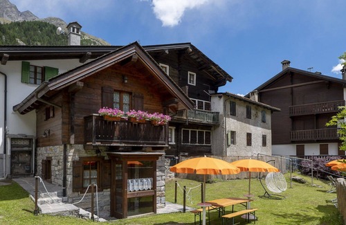 Macugnaga Apartment | Beautiful apartment for 6 guests with TV, balcony, pets allowed and panoramic view