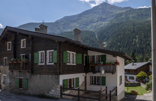 Macugnaga Apartment | Beautiful apartment for 6 guests with TV, balcony, pets allowed and panoramic view
