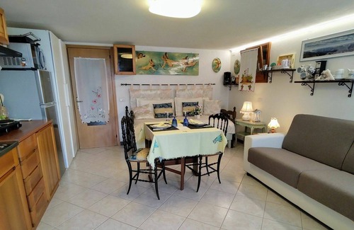 Peglio Apartment | Beautiful apartment for 3 people with WIFI, TV, patio, pets allowed and parking