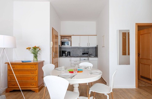 Sellin Villa | Beautiful apartment in villa for 4 guests with WIFI, TV, terrace and pets allowed