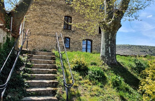 Viens Apartment | Beautiful apartment in a Provencal farmhouse with swimming pool, ideal for family or friends