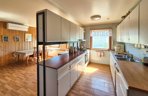 Ullensvang Apartment | Beautiful apartment in Grimo with WiFi