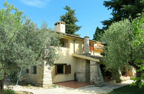 Casalbordino House | Beautiful apartment in villa for 12 people with WIFI, pool, TV, patio and pets allowed