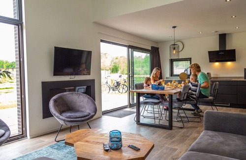 Belfeld House | Beautiful apartment in villa for 6 guests with pool, WIFI, TV and terrace