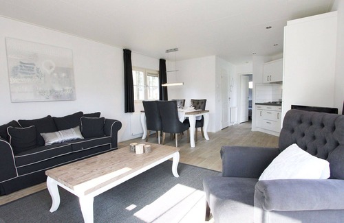 Belfeld House | Beautiful apartment in villa for 4 guests with WIFI, pool, TV and terrace
