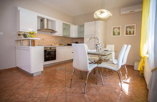 Kukci Apartment | Beautiful apartment in Porec with WiFi