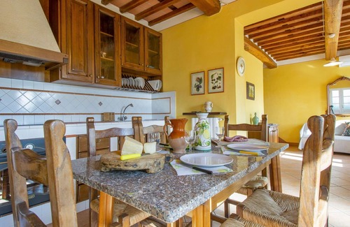 Fucecchio Apartment | Beautiful apartment for 4 people with A/C, pool, WIFI, balcony and pets allowed