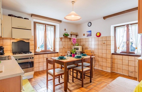 Colico Piano Apartment | Beautiful apartment for 4 guests with WIFI, TV, terrace, pets allowed and parking