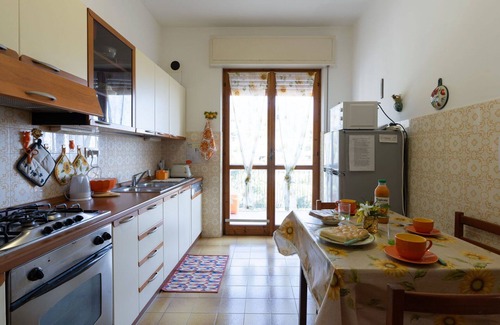 Laigueglia Apartment | Beautiful apartment for 6 people with A/C, WIFI, terrace, pets allowed and panoramic view