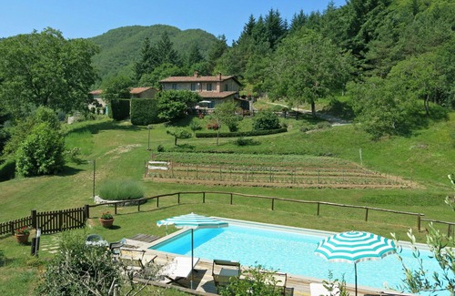 Molazzana Villa | Beautiful apartment in villa for 4 people with WIFI, pool, TV and terrace