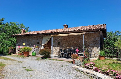 Molazzana Villa | Beautiful apartment in villa for 4 people with WIFI, pool, TV and terrace