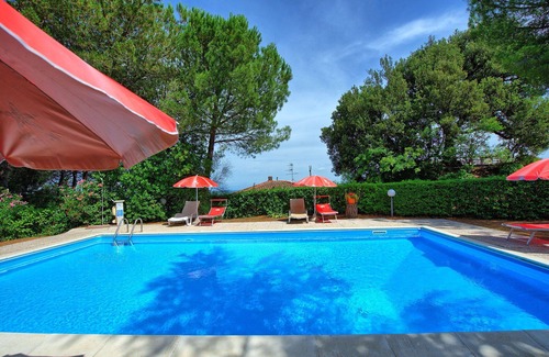 Montaione Apartment | Beautiful apartment for 6 people with WIFI, pool, veranda and panoramic view, close to San Gimig.