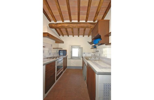 Montalcino Apartment | Beautiful apartment for 7 people with A/C, pool, TV, pets allowed and panoramic view