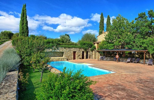 Montalcino Apartment | Beautiful apartment for 7 people with A/C, pool, TV, pets allowed and panoramic view