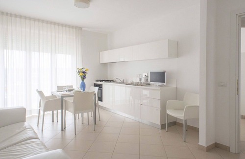 Marina di Vasto Apartment | Beautiful apartment for 4 people with WIFI, A/C, pool, TV, patio and pets allowed