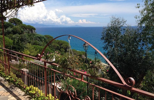 Varazze Apartment | Beautiful apartment on the sea, bright semi-detached villa CITRA 009065-LT-0531