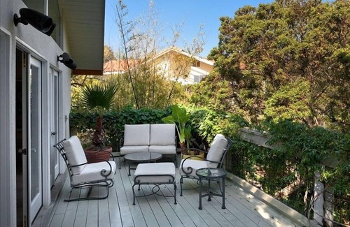 Santa Barbara House | Beautiful Art Lover's Retreat