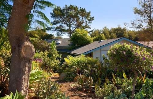 Santa Barbara House | Beautiful Art Lover's Retreat