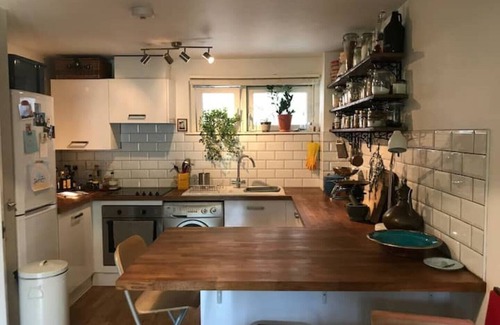 Hackney Apartment | Beautiful balcony apartment - 2 mins to Hackney Downs Station