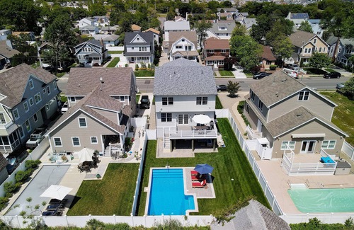 Avon House | Beautiful Bay Head House with a Luxury Pool