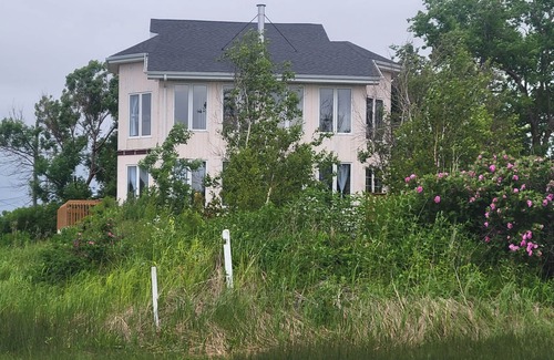 Pointe-du-Chene House | Beautiful Beachside Serenity Cottage, Point du Chene