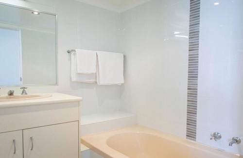 Coolangatta Resort | Beautiful Beach Front Apart. sleep six available Dec.27h 2025 - Jan.10th 2026.