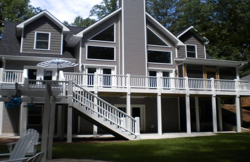 Gumlog House | BEAUTIFUL BEACH HOUSE ON LAKE HARTWELL ONLY 300 YARDS FROM TUGALOO STATE PARK