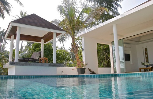 Thong Krut Villa | Beautiful Beachfront 3 BRM, private pool