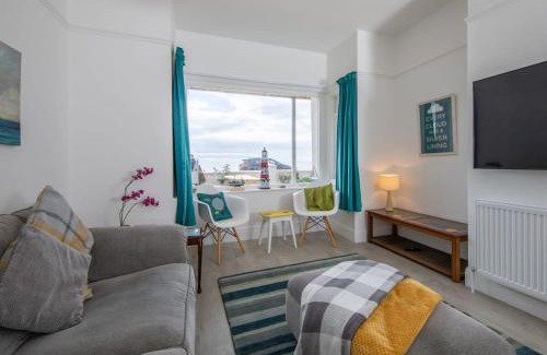 Bognor Regis House | Beautiful Beachfront House wth Balcony & Sea Views