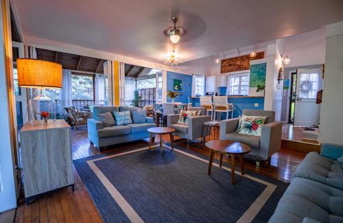 Maunaloa House | Beautiful Beachfront Townhouse 3bdrm 2bth with outside day bed OR overflow bedroom