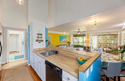 Maunaloa House | Beautiful Beachfront Townhouse 3bdrm 2bth with outside day bed OR overflow bedroom