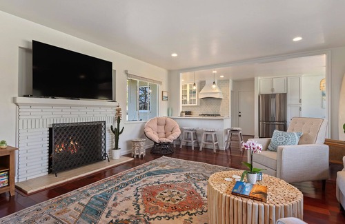 Toro Canyon House | Beautiful Bella Luna, near the beach, Sleeps 6 with Jacuzzi and Firepit!