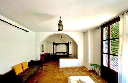 Iznajar House | Beautiful Big Villa in Andalucia Perfect for Large Groups.